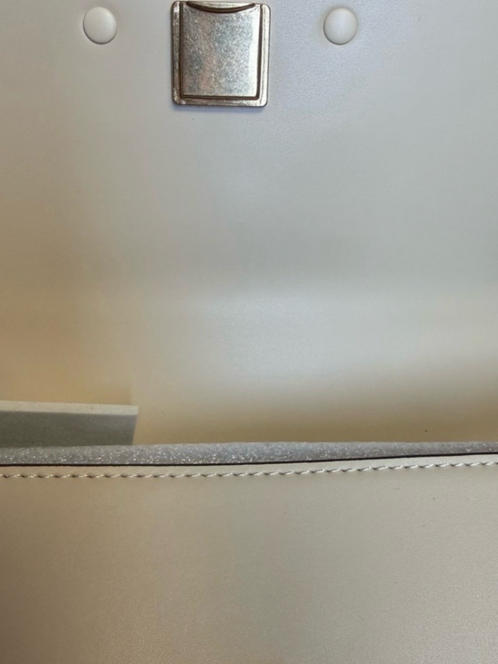 Tory Burch Cream Leather Crossbody with Gold Logo Chain - Picture 7 of 10